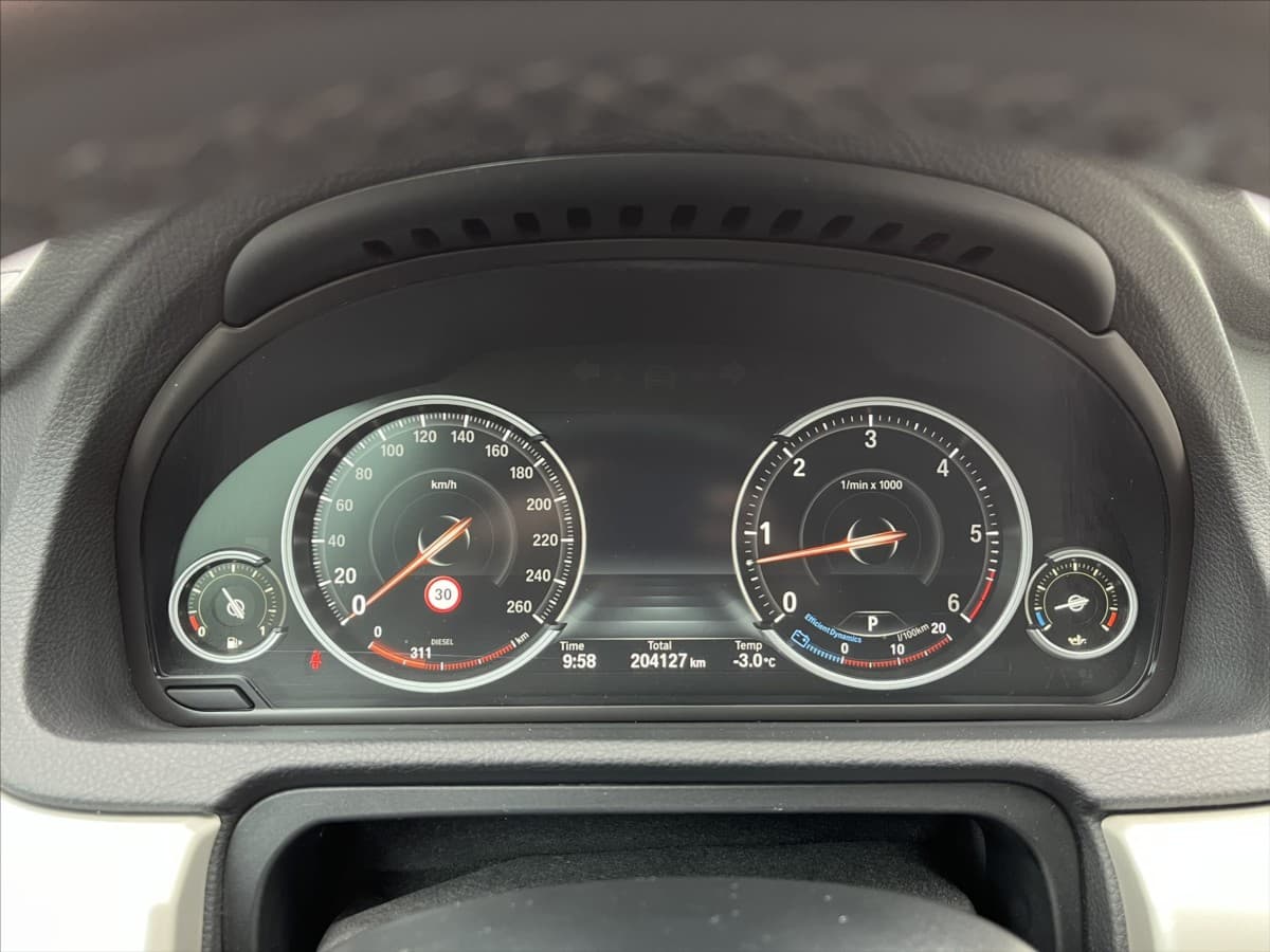 2015 BMW 5-Series - 12