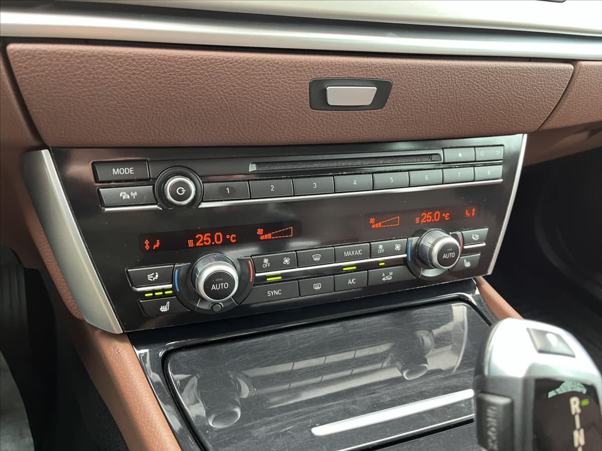 2015 BMW 5-Series - 14