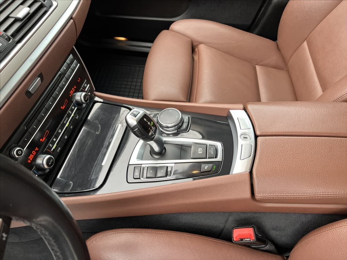 2015 BMW 5-Series - 15