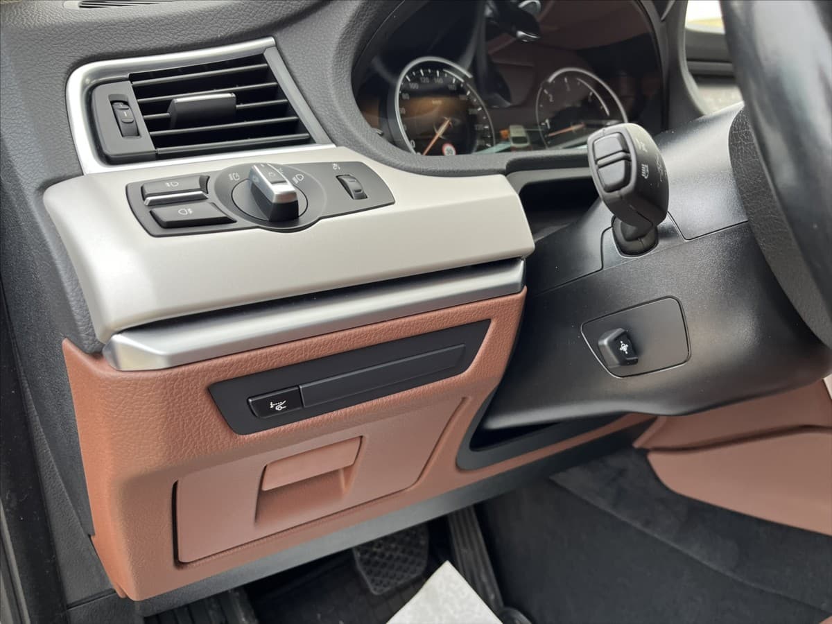 2015 BMW 5-Series - 16