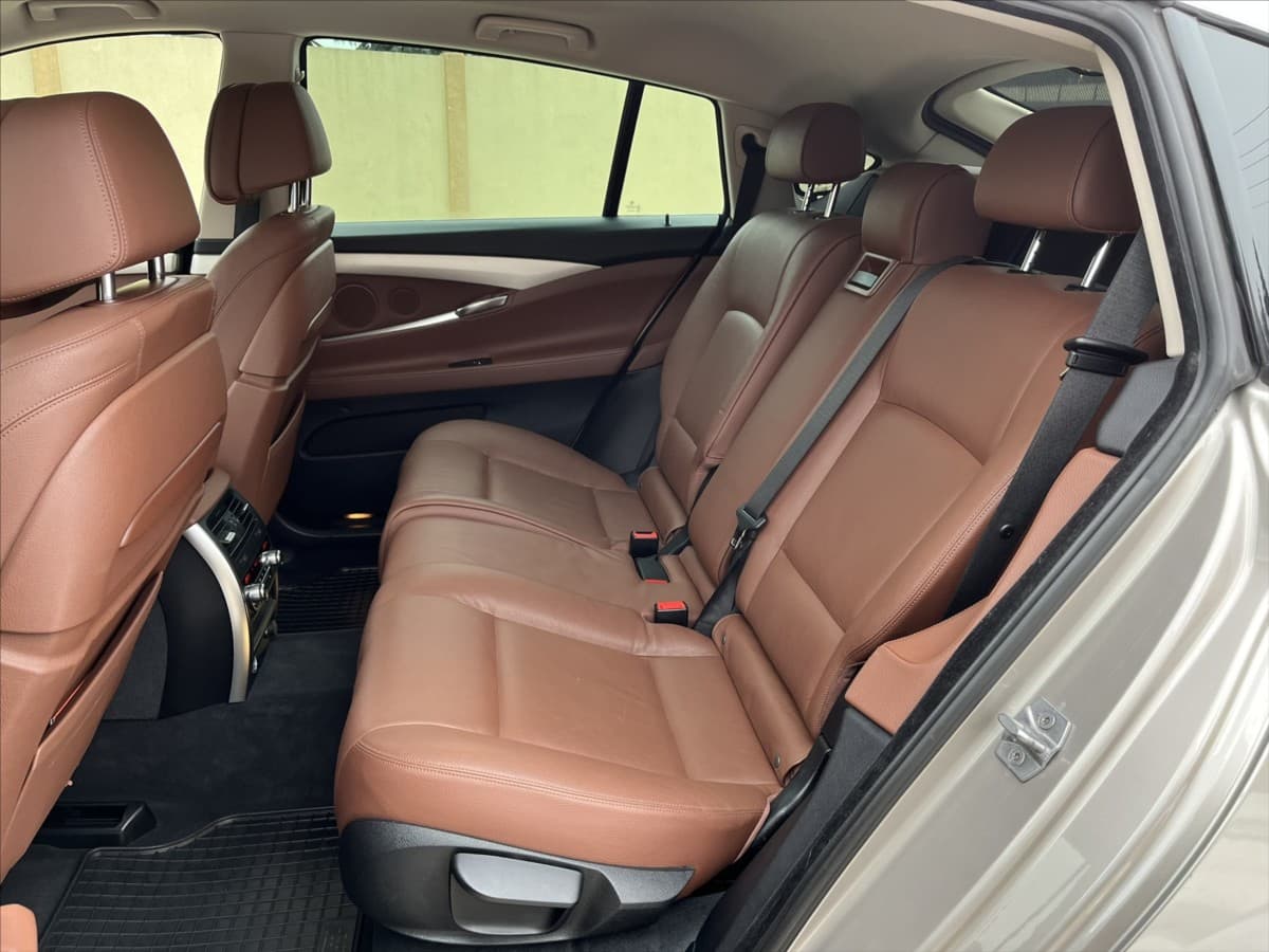 2015 BMW 5-Series - 17