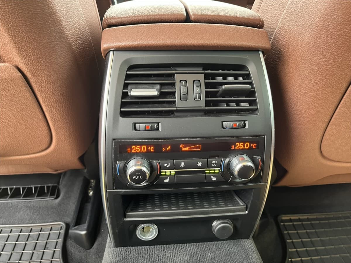 2015 BMW 5-Series - 18