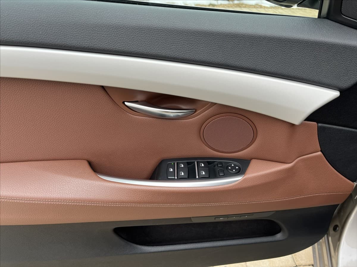 2015 BMW 5-Series - 9