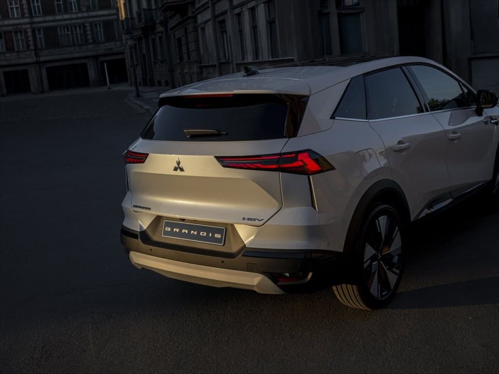 2025 Mitsubishi Grandis - 6