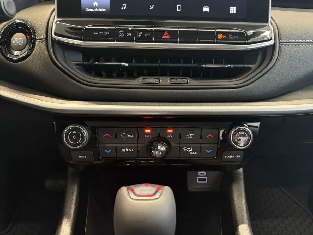 2025 Jeep Compass - 13