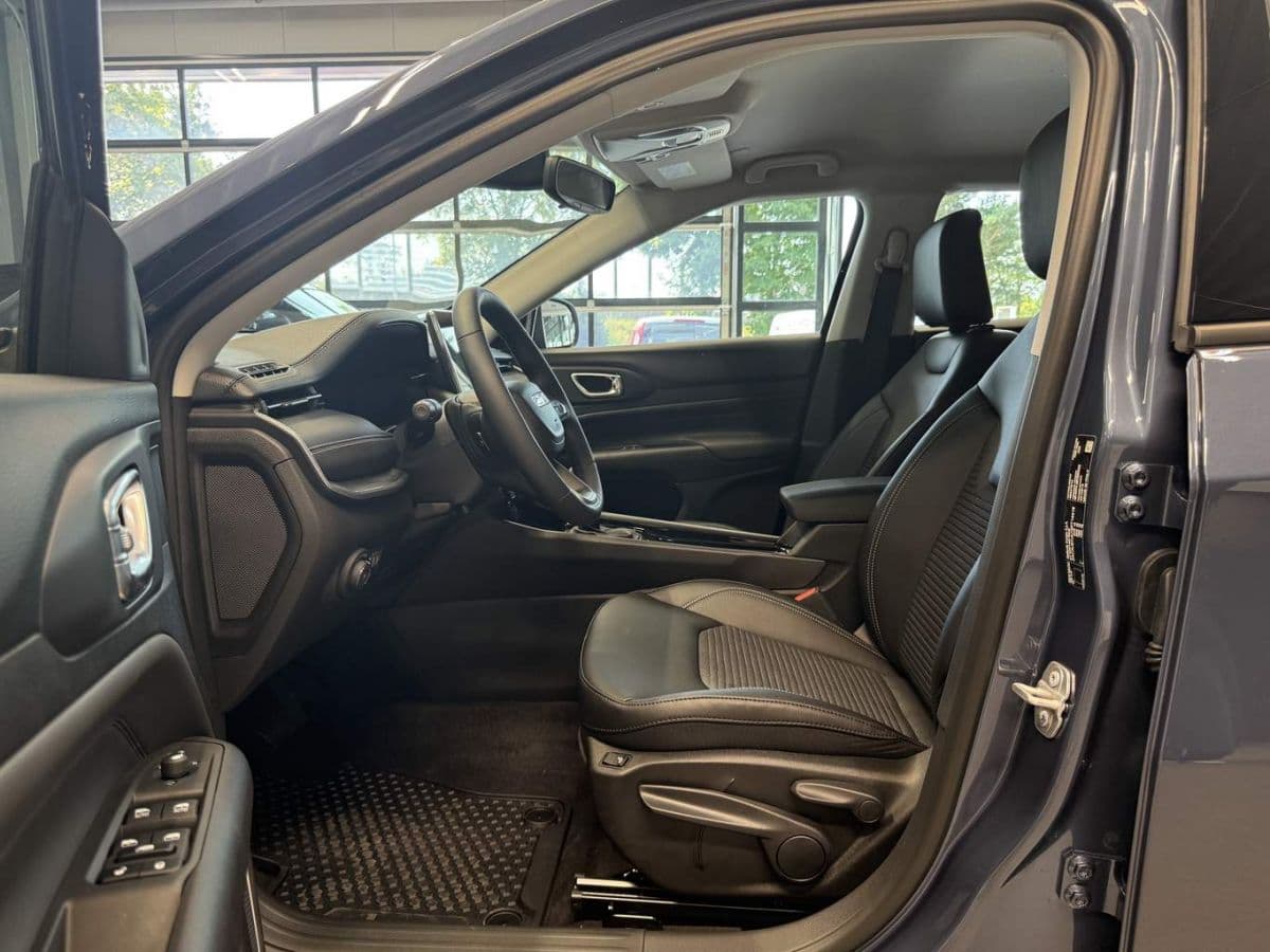 2025 Jeep Compass - 16