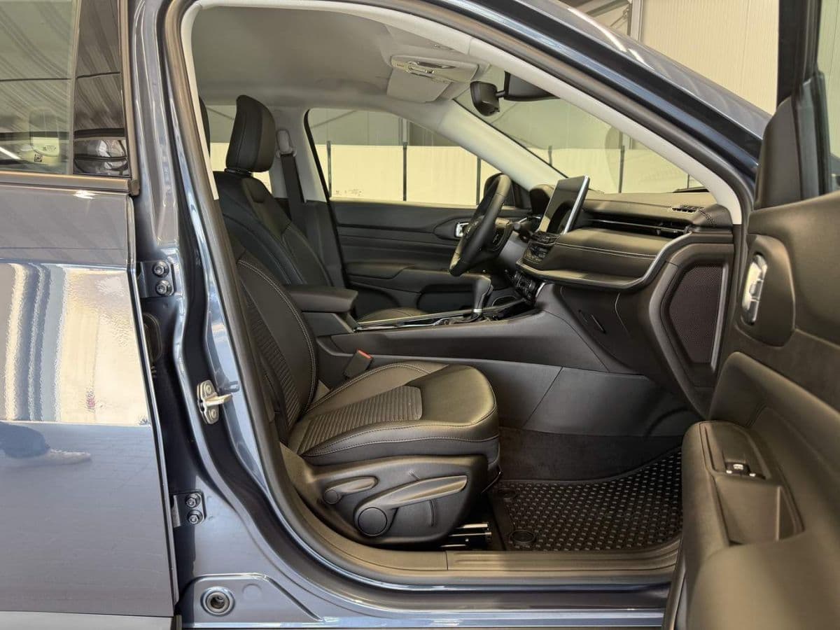 2025 Jeep Compass - 18