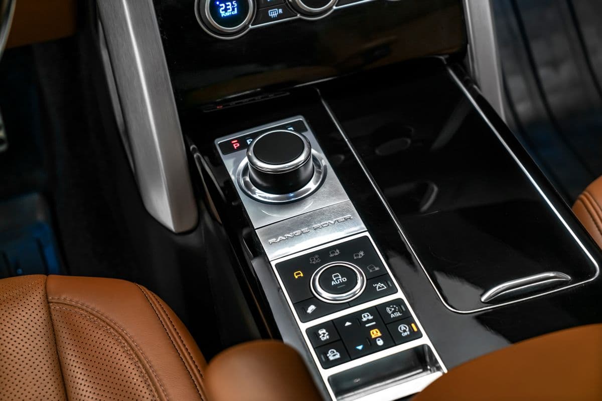 2016 Land Rover Range Rover - 17