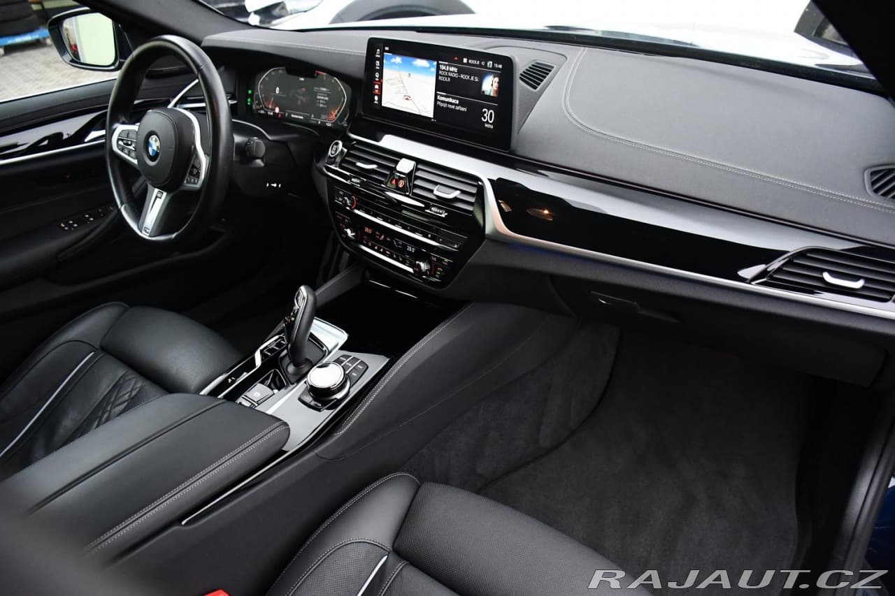 2022 BMW 5-Series - 12