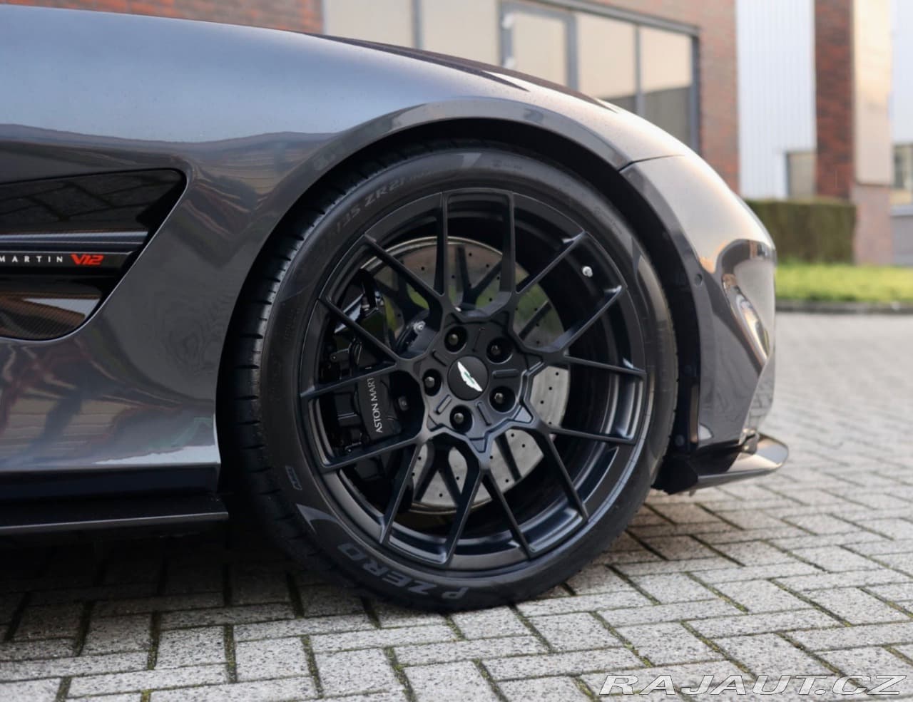 2024 Aston Martin Vanquish - 12