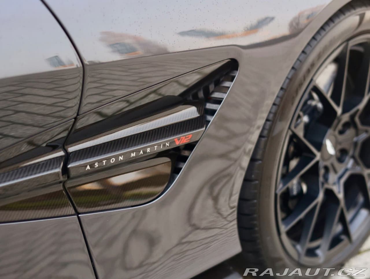 2024 Aston Martin Vanquish - 14