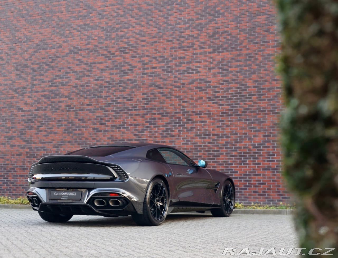 2024 Aston Martin Vanquish - 4