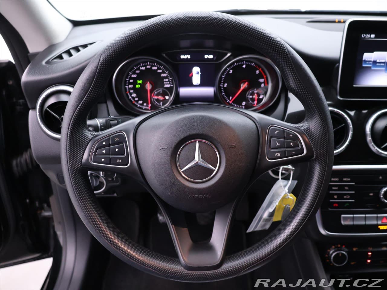 2016 Mercedes-Benz CLA - 17