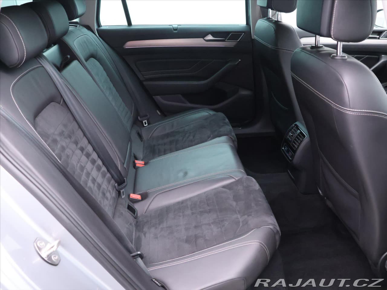 2019 Volkswagen PASSAT - 15