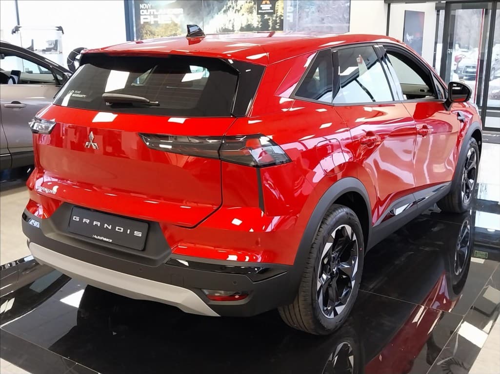 2025 Mitsubishi Grandis - 2