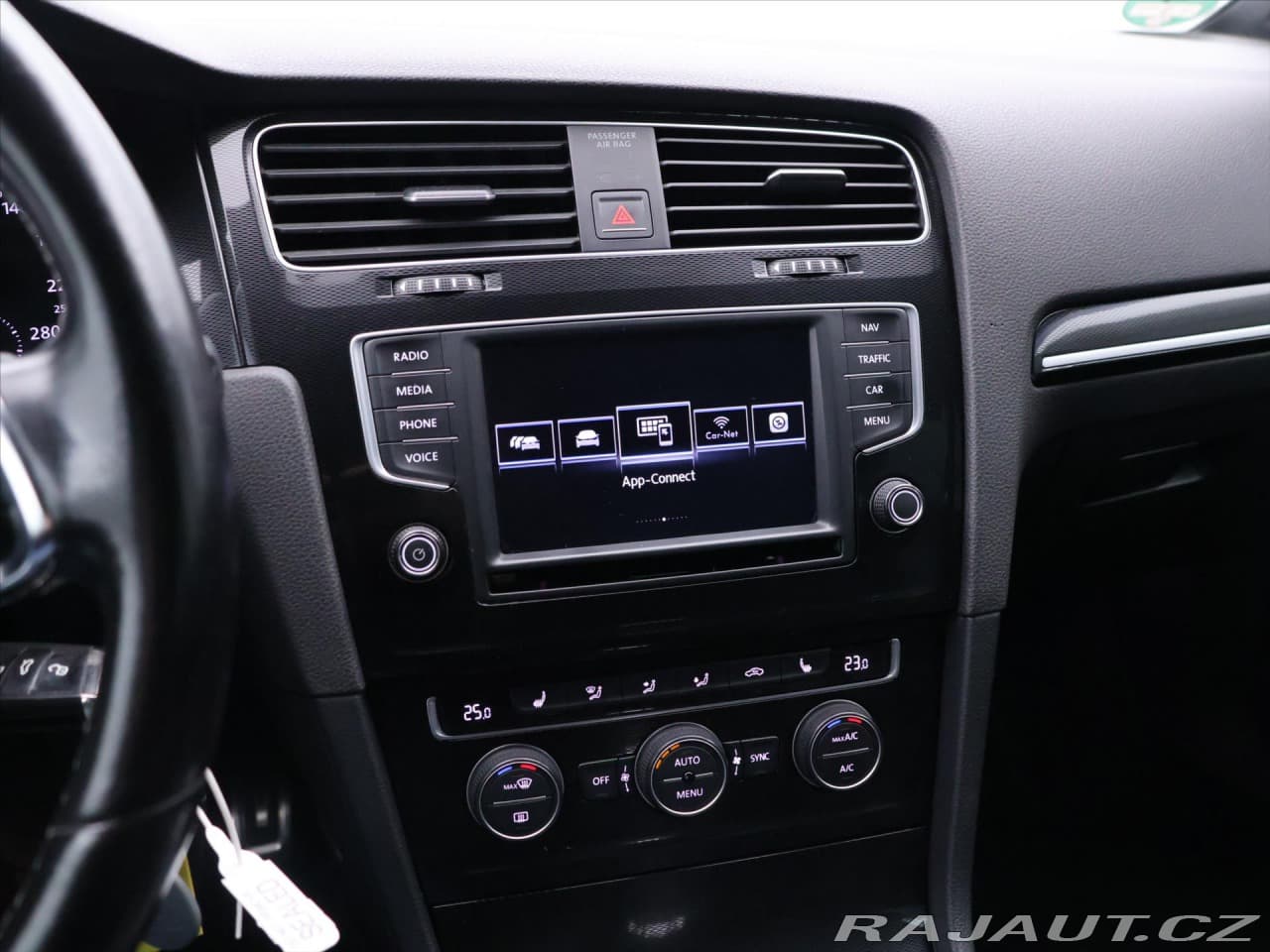 2016 Volkswagen Golf - 19