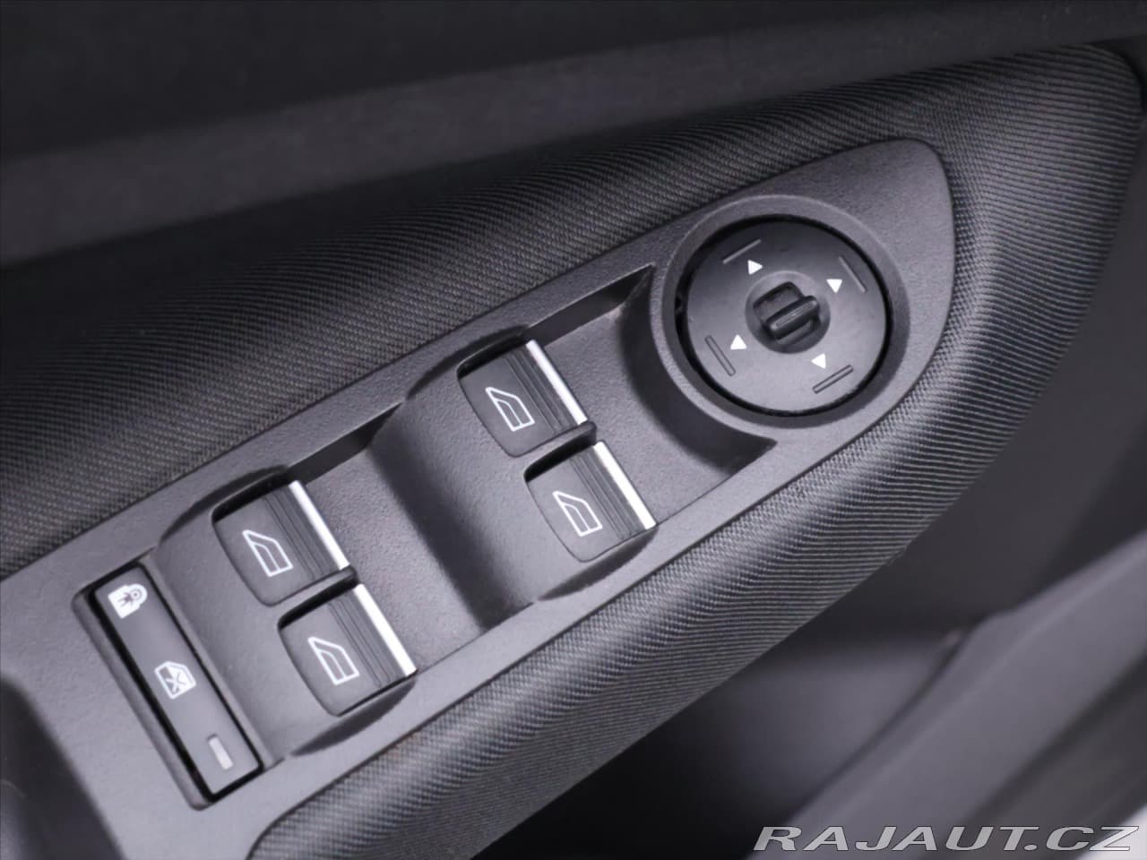 2020 Ford C-Max - 16