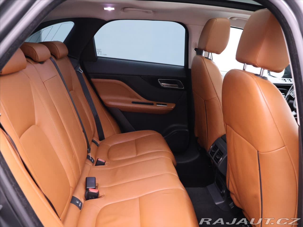 2017 Jaguar F-Pace - 12