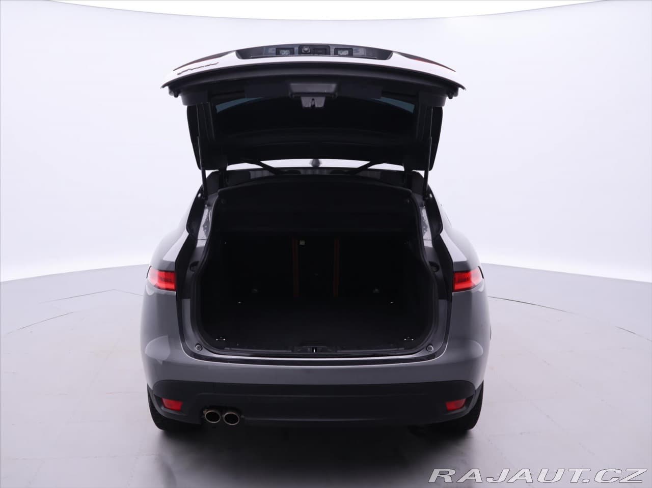 2017 Jaguar F-Pace - 9