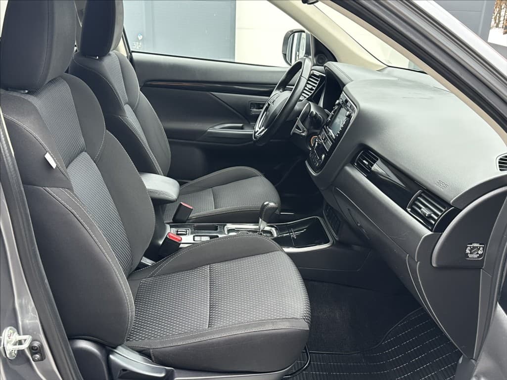 2019 Mitsubishi Outlander - 15