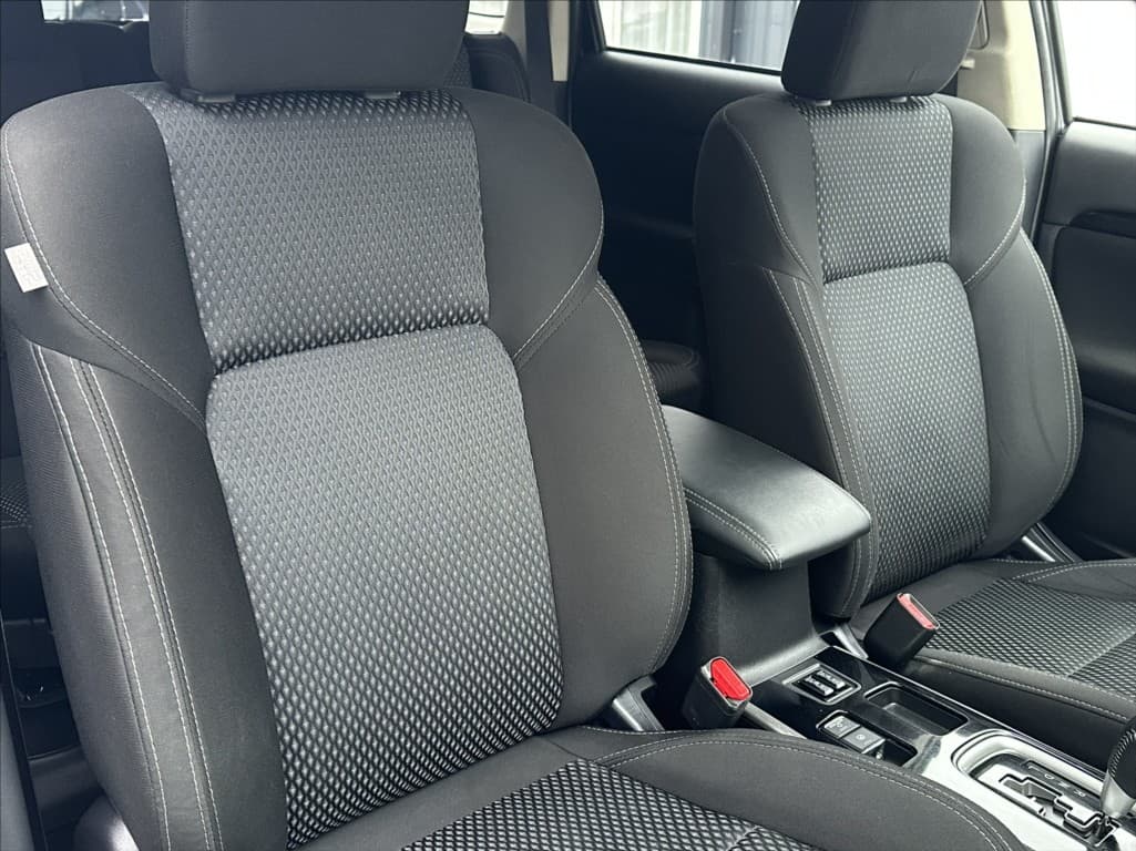 2019 Mitsubishi Outlander - 16