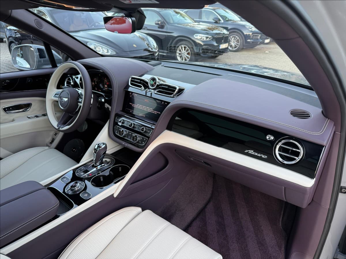 2024 Bentley Bentayga - 11