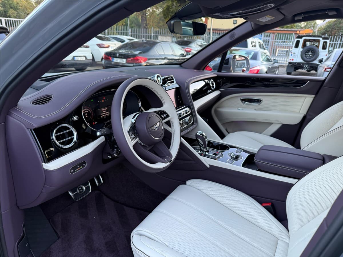 2024 Bentley Bentayga - 12