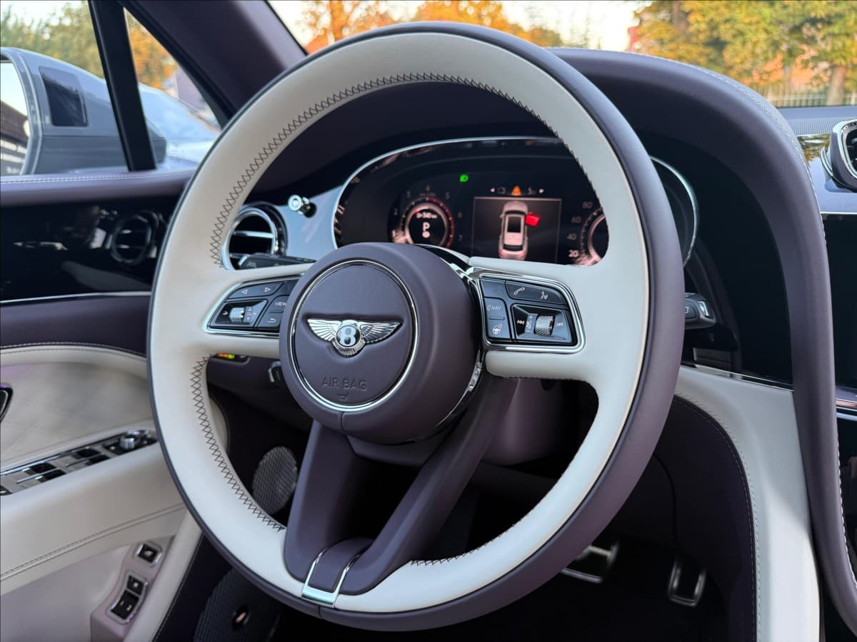 2024 Bentley Bentayga - 13