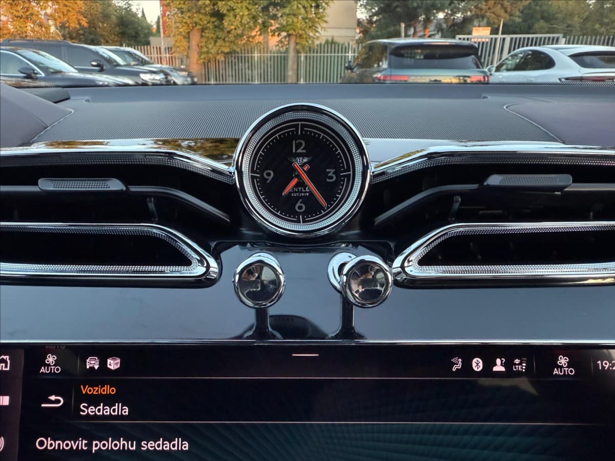 2024 Bentley Bentayga - 15