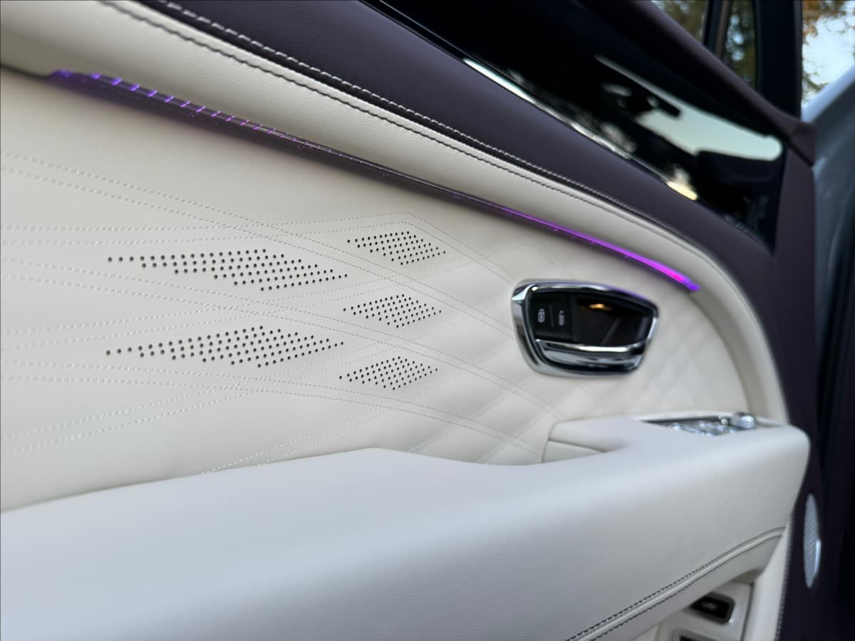 2024 Bentley Bentayga - 18