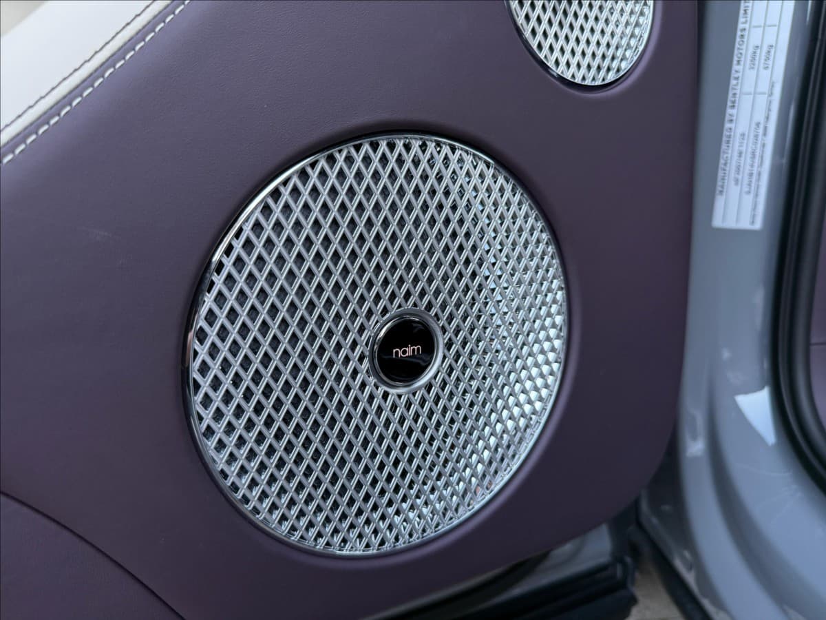 2024 Bentley Bentayga - 19