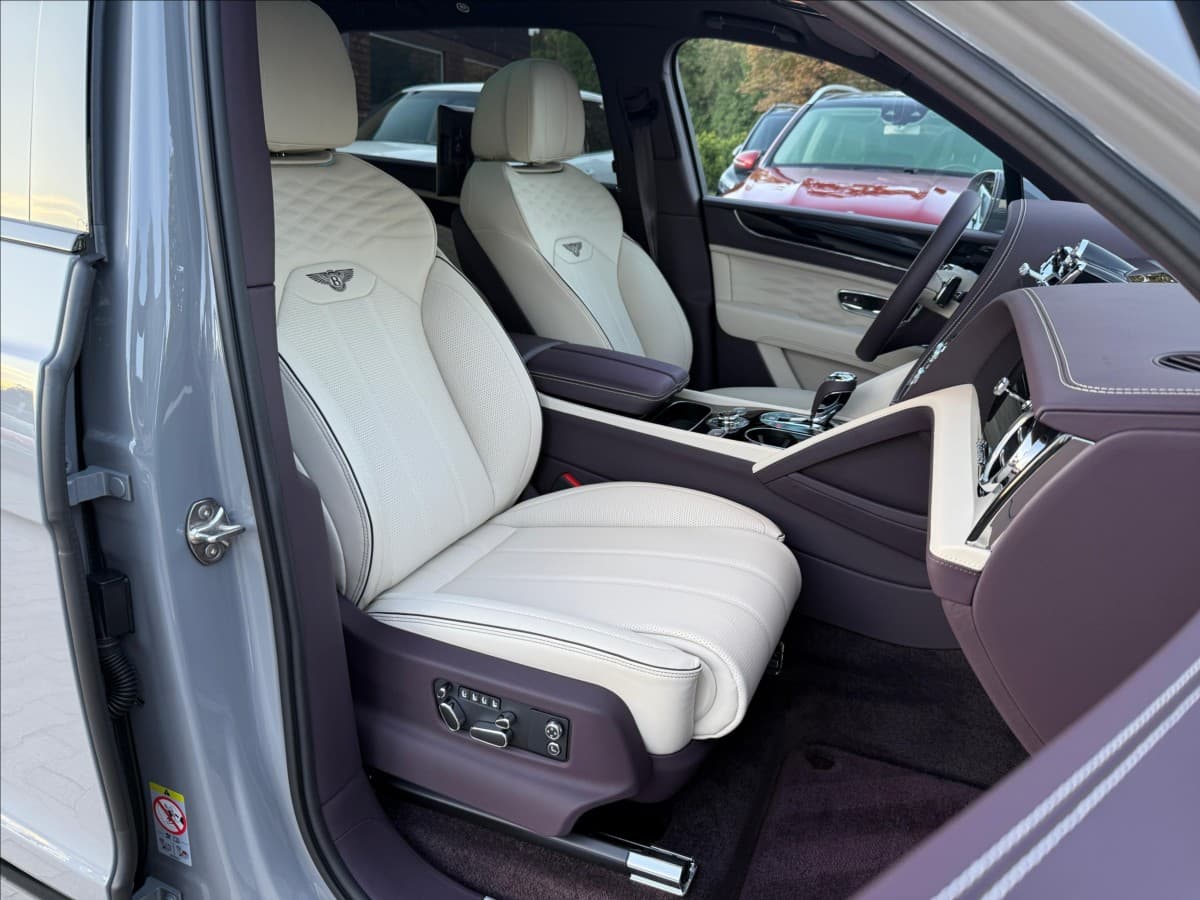 2024 Bentley Bentayga - 9