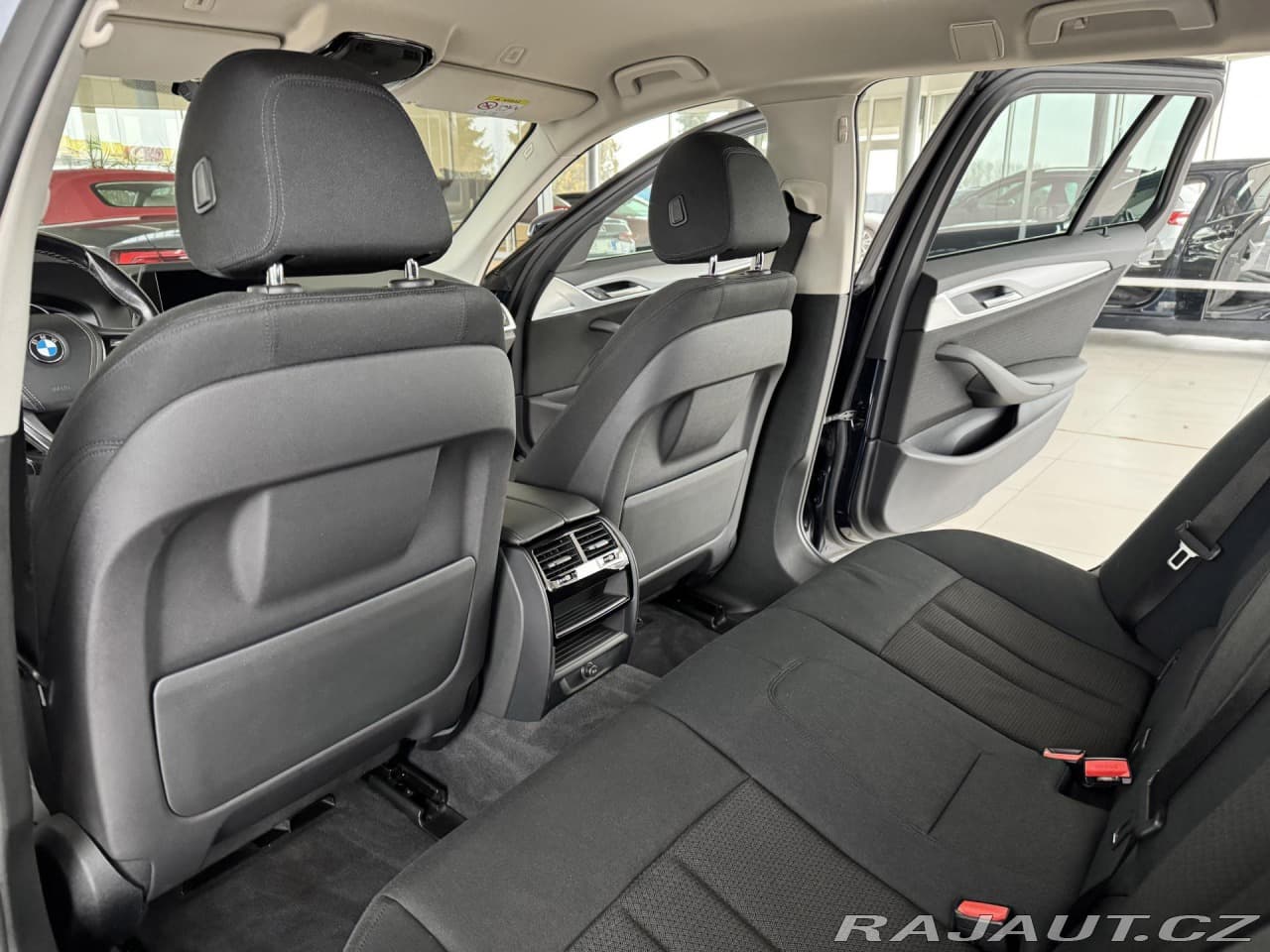 2018 BMW 5-Series - 17