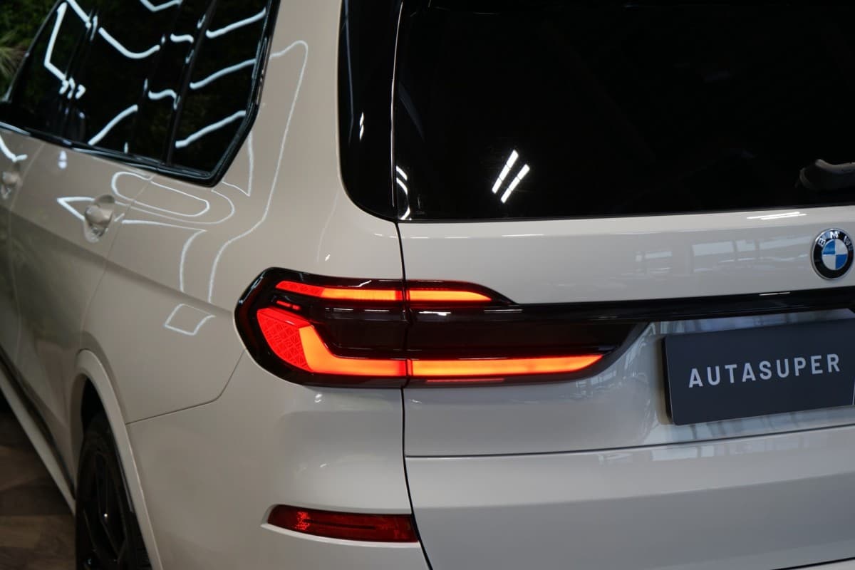 2024 BMW X7 - 8