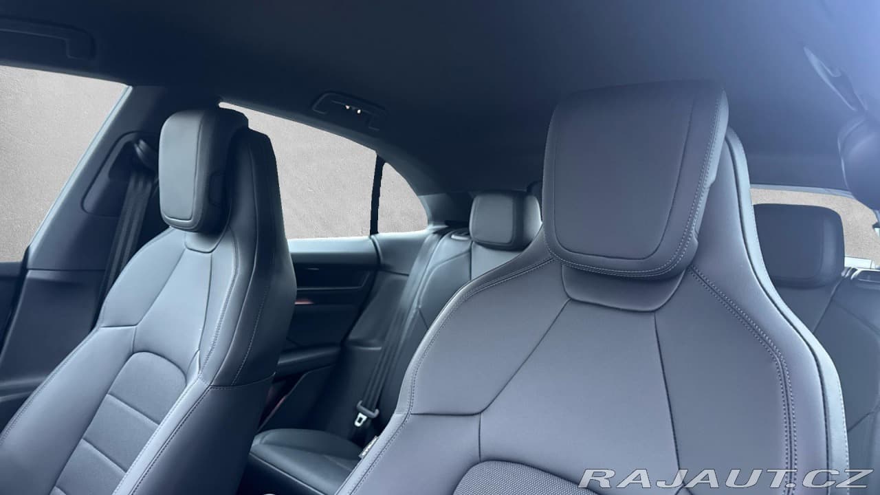 2026 Porsche Macan - 16