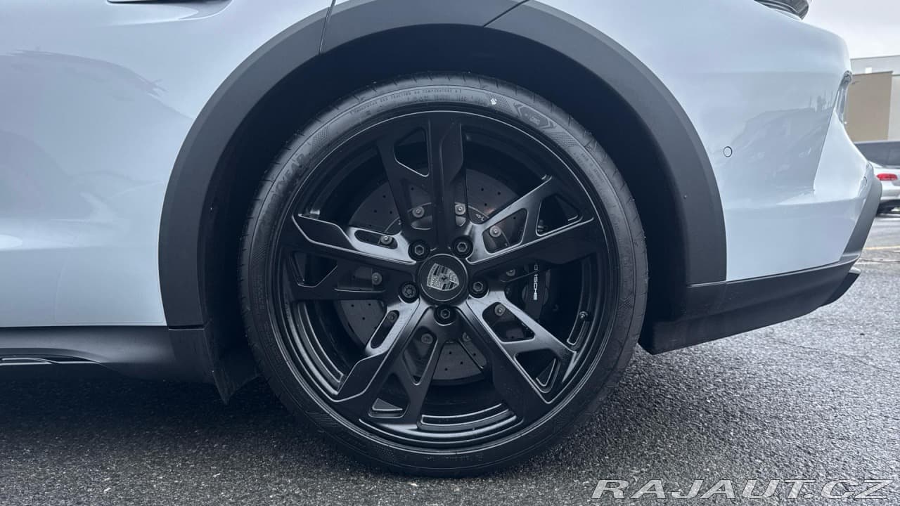 2025 Porsche Taycan - 12