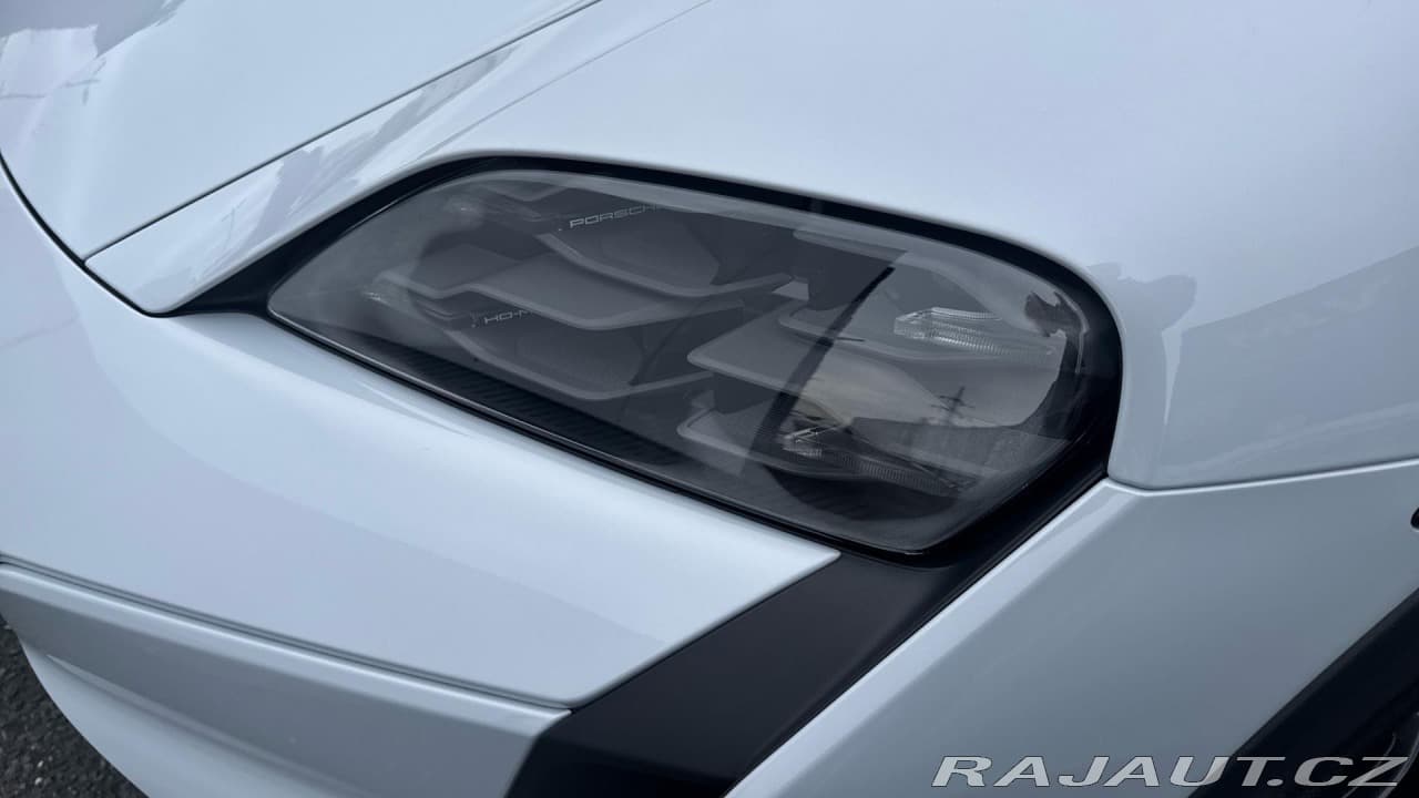 2025 Porsche Taycan - 13