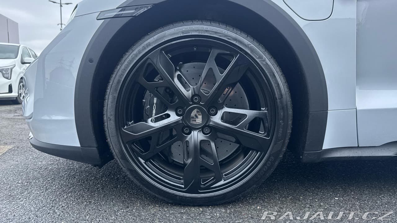 2025 Porsche Taycan - 9