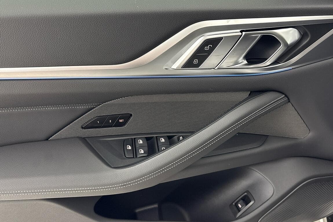 2025 BMW I4 - 11