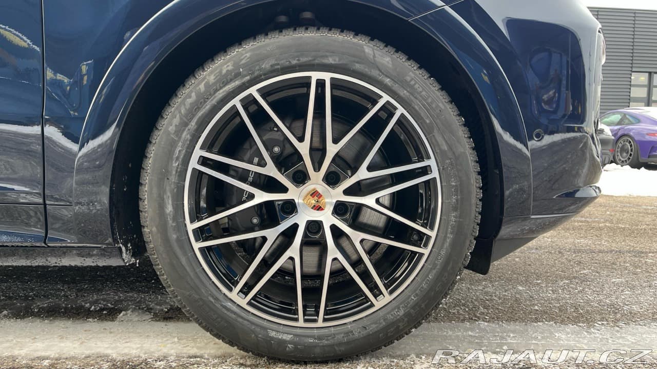 2025 Porsche Cayenne - 10