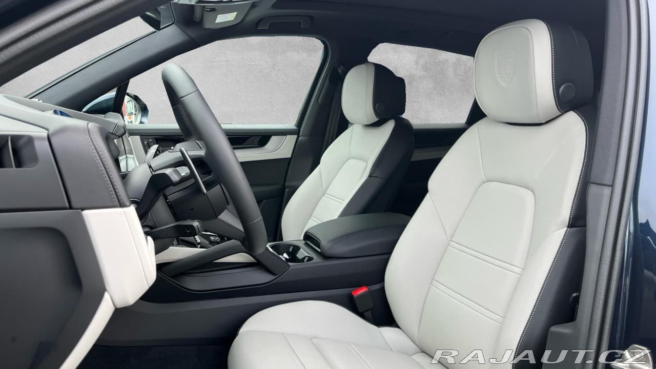 2025 Porsche Cayenne - 16