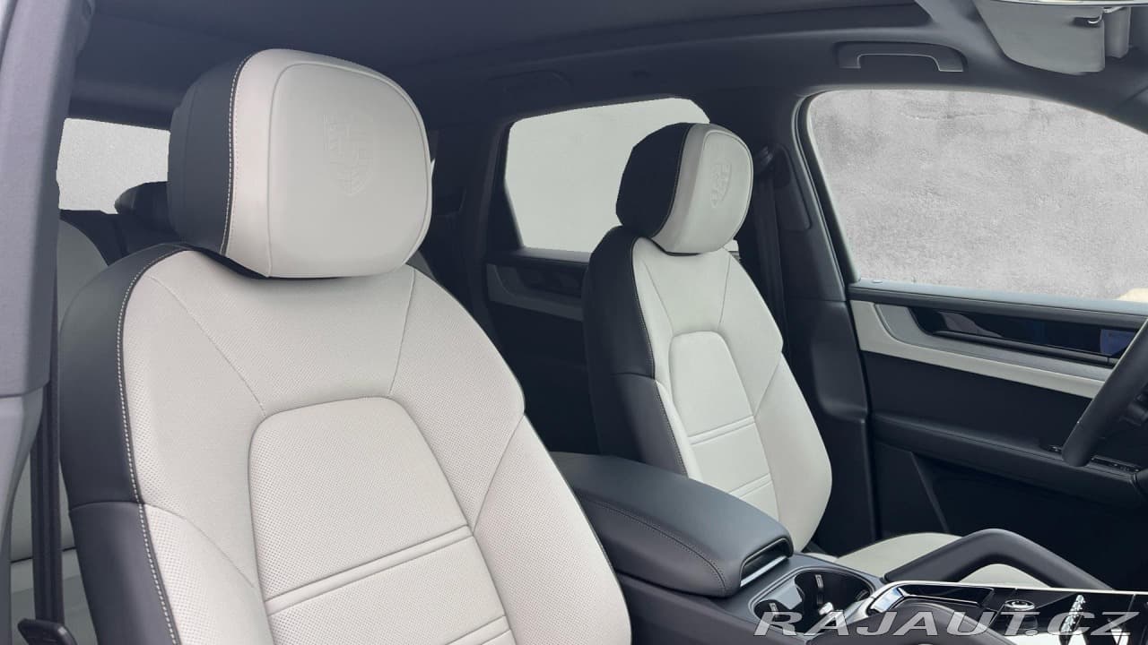 2025 Porsche Cayenne - 17