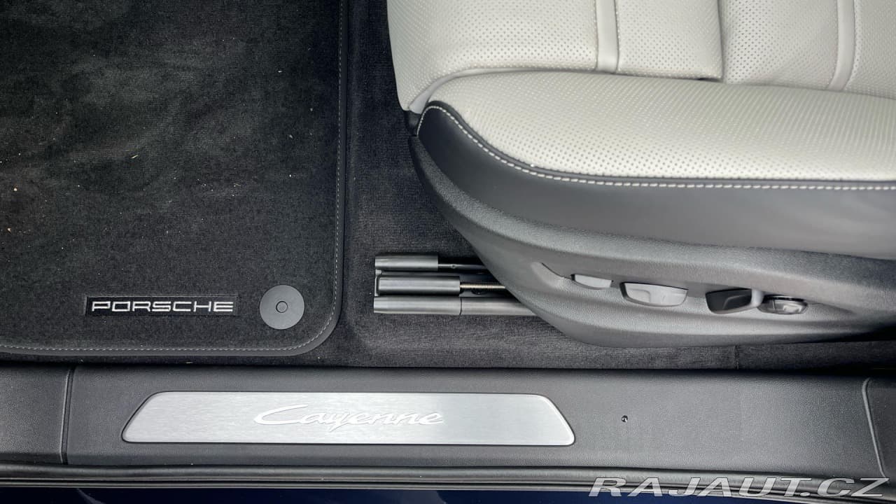 2025 Porsche Cayenne - 19