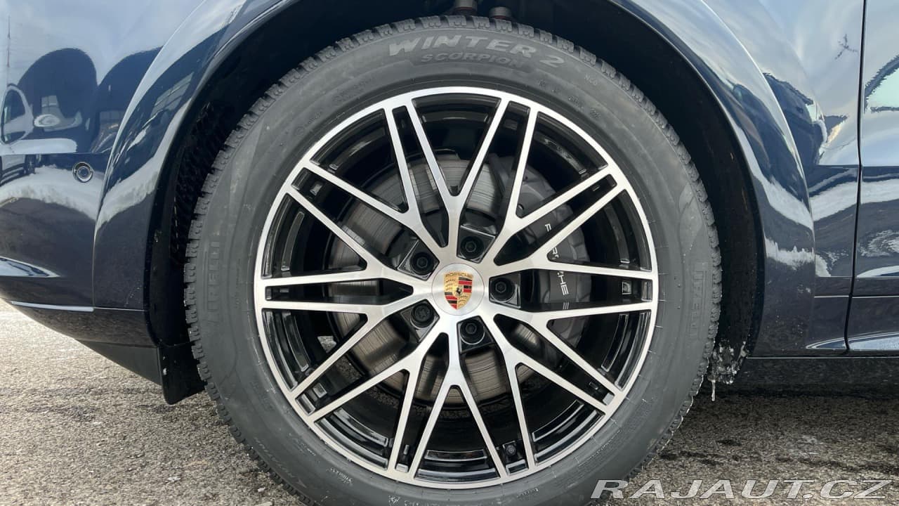 2025 Porsche Cayenne - 9