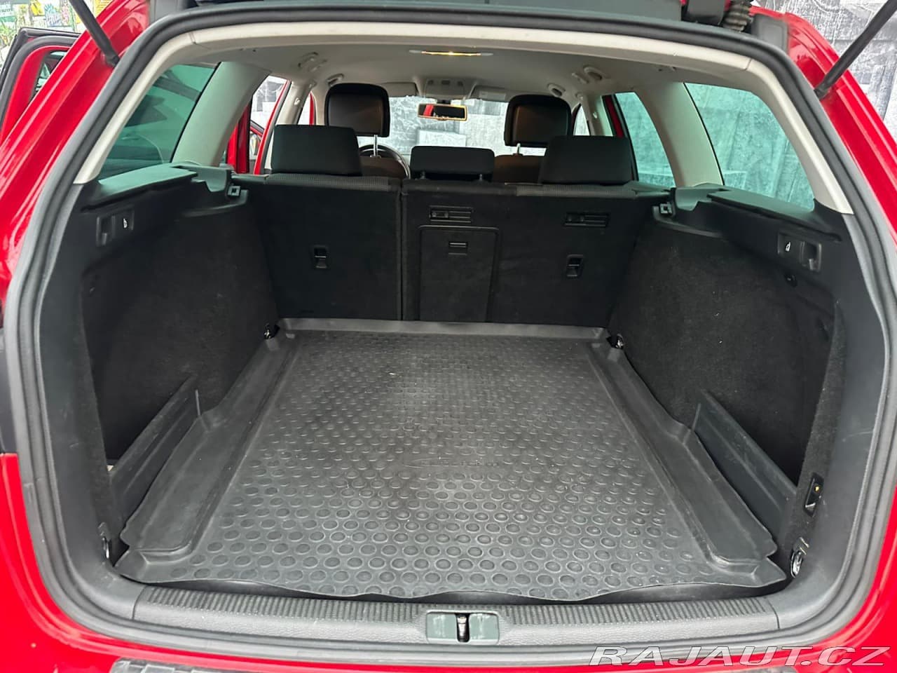 2011 Volkswagen Passat - 10