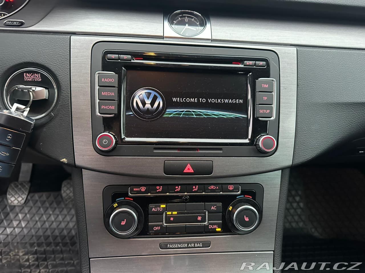 2011 Volkswagen Passat - 12