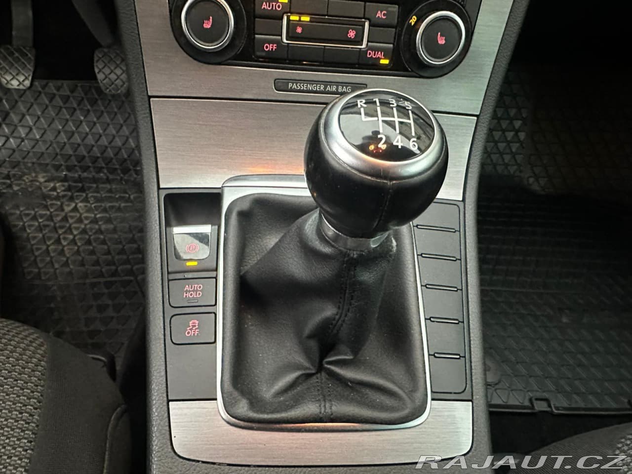 2011 Volkswagen Passat - 13