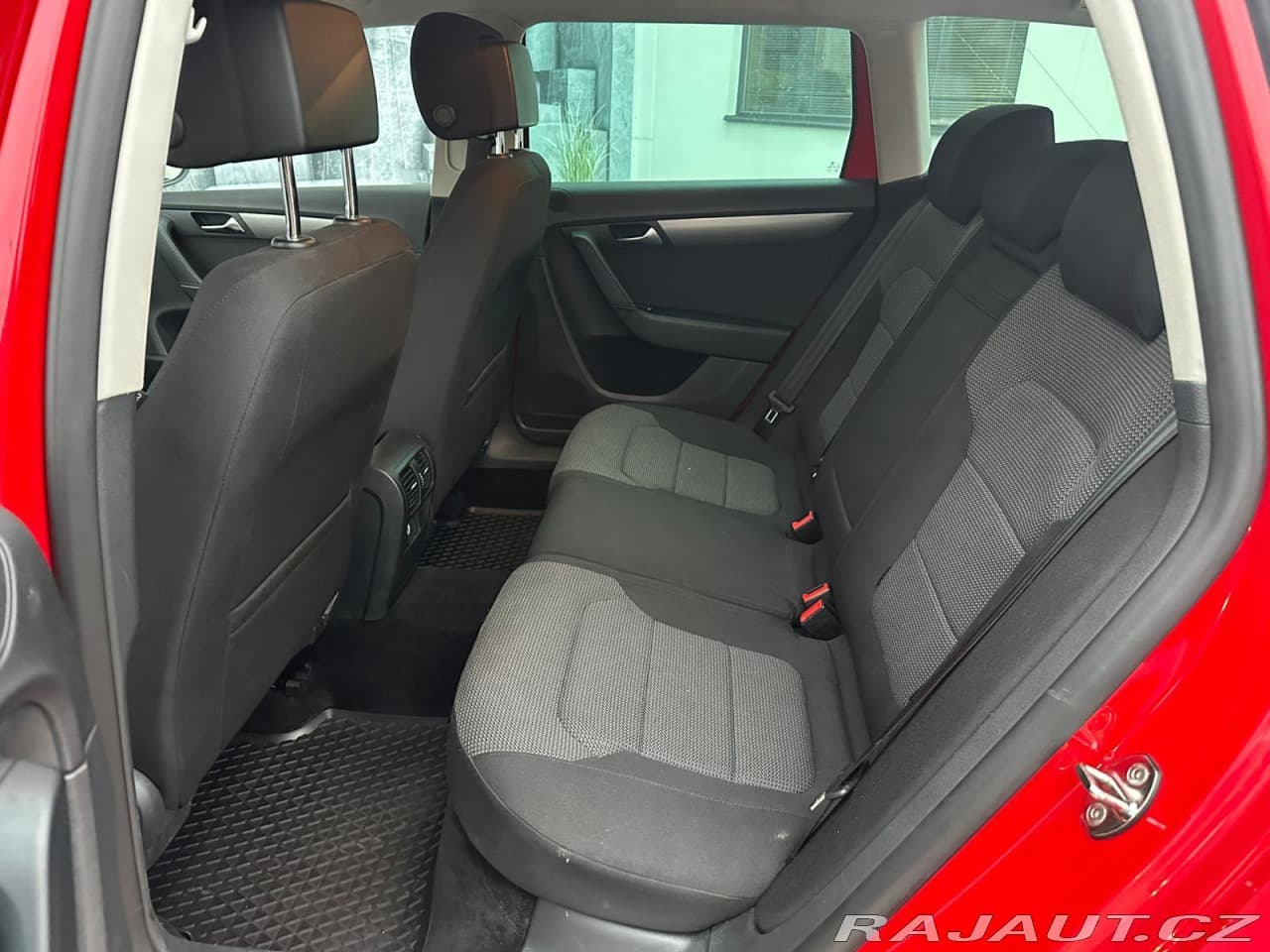 2011 Volkswagen Passat - 19