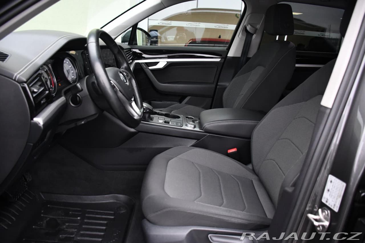 2020 Volkswagen Touareg - 13