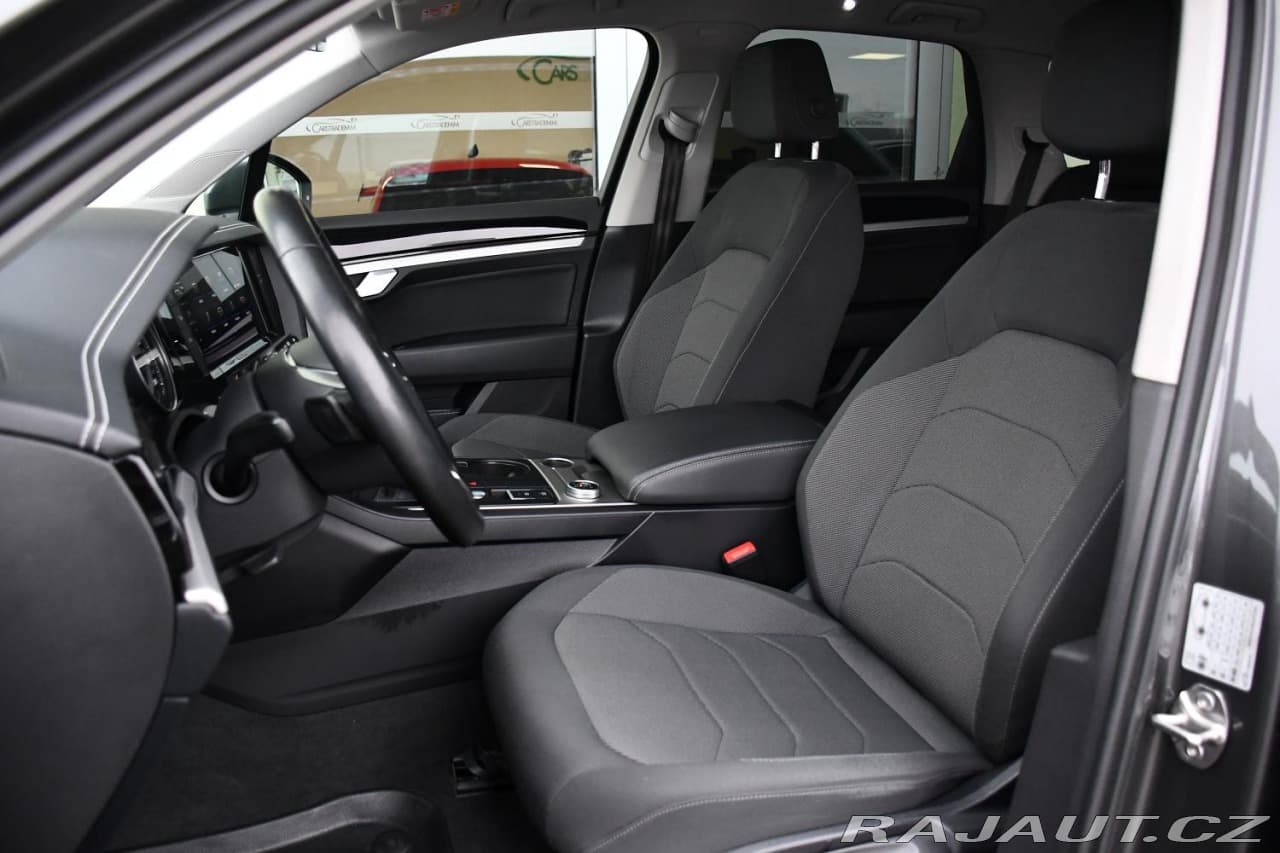 2020 Volkswagen Touareg - 14